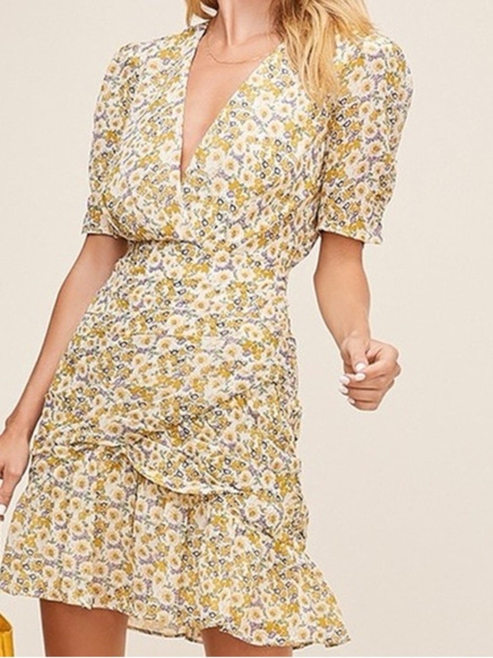 ASTR Sz M Lucky Me Floral Yellow Ruched Cottagecore Dainty Mini Dress